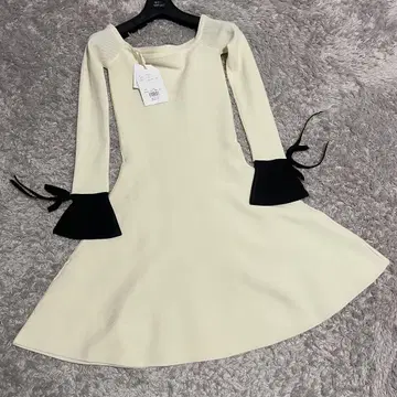 택 포함 새상품 다리치 (Darich) 오프숄더 플레어 니트 미니 원피스