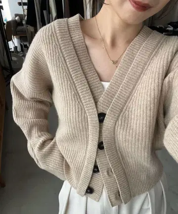 CAPRICIEUX LE MAGE 울 100W 버튼 가디건 베이지