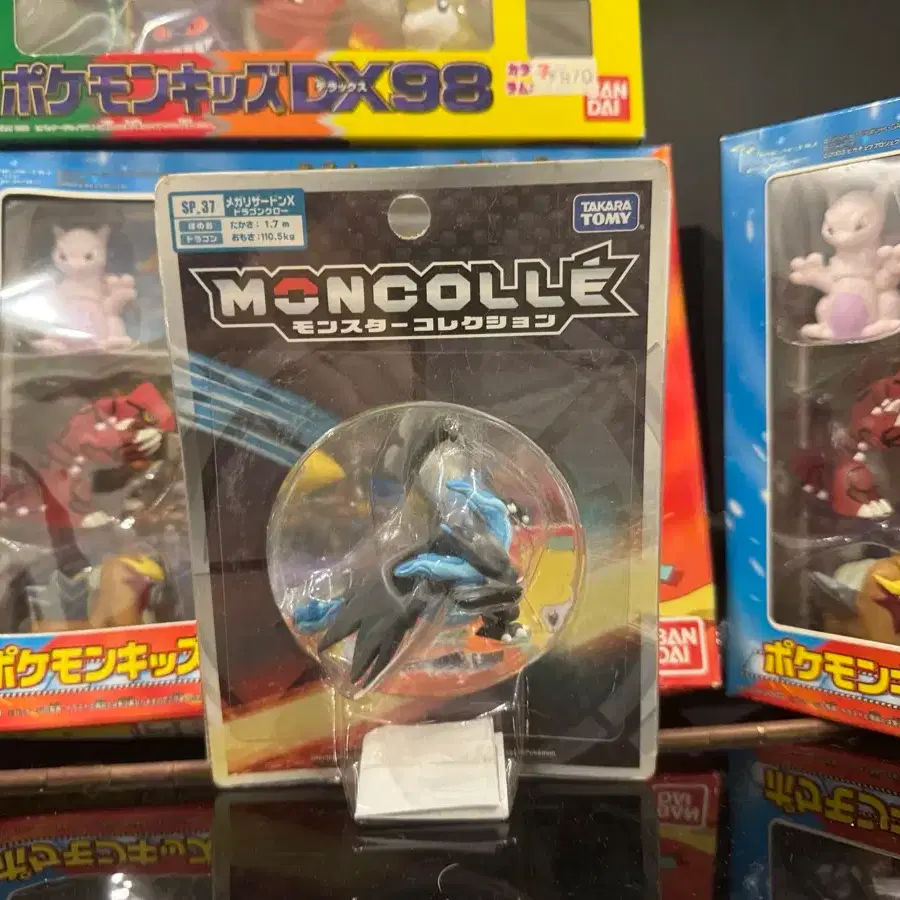 Pokemon Moncolle Mega Charizard X 2 Poses