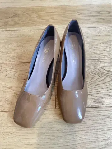 젤리 빈즈 베이지 토터스 패턴 펌프스