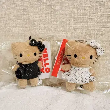 미개봉 새상품 me% 로리즈팜 헬로키티 키링 도트 2개
