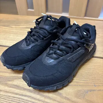 언더아머 미쉐린 스니커즈 27.5