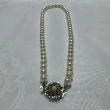 펄 목걸이 플라워 모티브