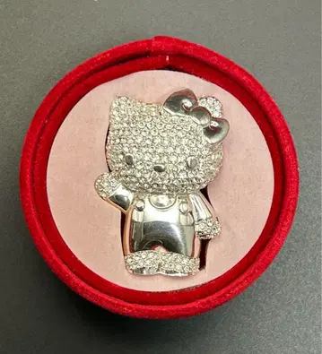 헬로키티 30주년 큐빅 피규어 키티