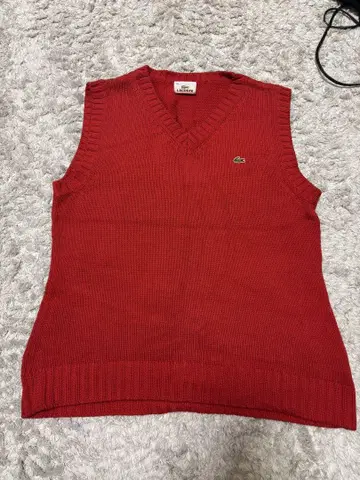 LACOSTE 레드 V넥 베스트 사이즈 40