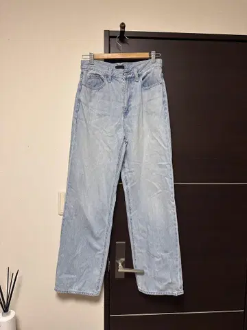 UNIQLO 라이트 블루 스트레이트 데님 25