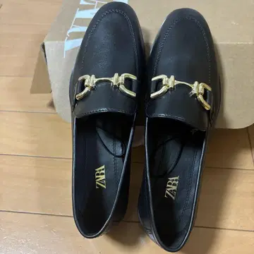ZARA 천연 가죽 비트 로퍼 미사용 새상품! 36 사이즈