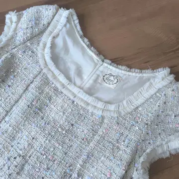 새상품급 tocco closet 화이트 계열 트위드 미니 원피스 M 반팔