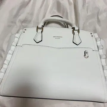&chouette 이타백 화이트