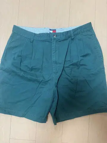 TOMMY HILFIGER 그린 숏팬츠 38