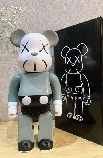 베어브릭 카우스 400%