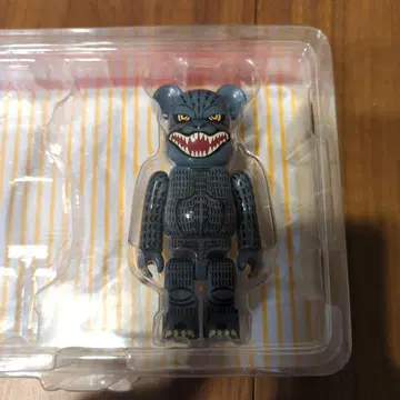 베어브릭 고질라 맥도날드