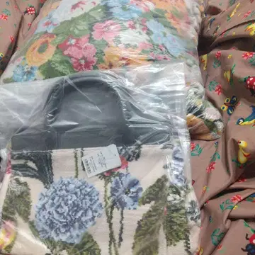 새상품 페이러 보타니컬 가든 백 소, 루크레티아 빅 쿠션