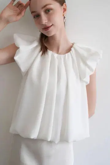 Acka. drape volume tops white 블라우스