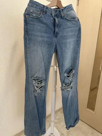 ZARA 데미지 가공 스트레이트 청바지