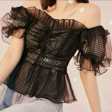 SNIDEL 개더 프릴 오프숄더 블라우스 체크