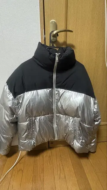 G.O.C 스탠드 카라 숏 패딩 자켓