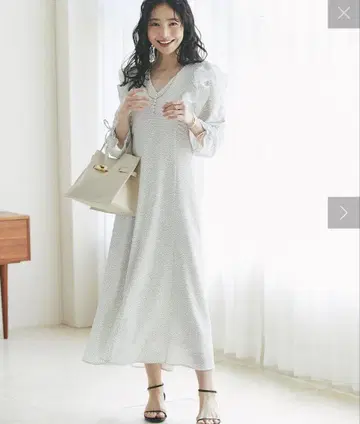 [최강 사랑받는 원피스] 도트 프린트 드로스트 슬리브 원피스