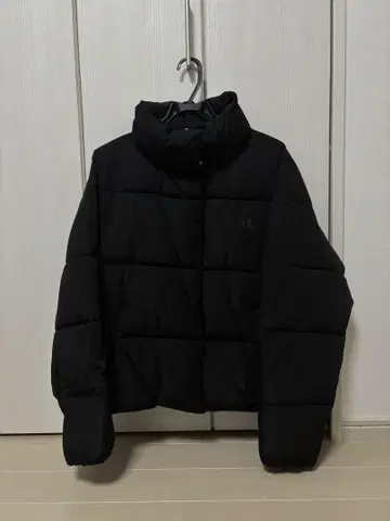 Calvin Klein 블랙 다운 자켓