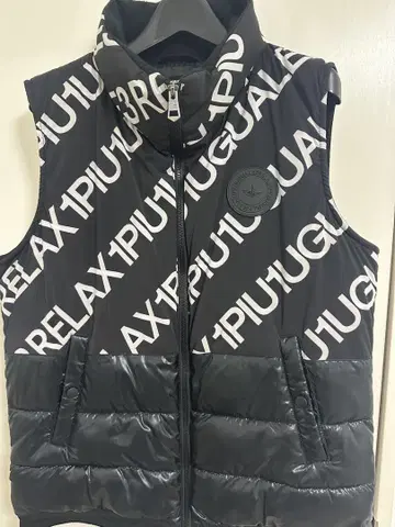 1PIU1UGUALE3 블랙 다운 베스트