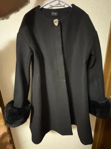 evelyn 퍼 코트 블랙