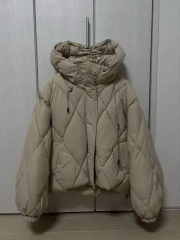 베이지 퀼팅 다운 자켓