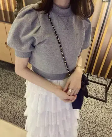 Bibiy. B.PUFF SWEATSHIRT