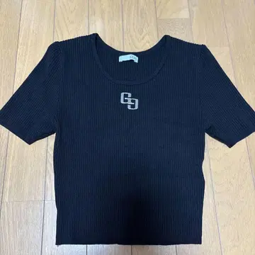 GG 플레이트 하프 슬리브 니트탑
