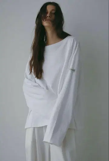 미사용 새상품 ETRE TOKYO 컷오프 커프스 롱 Tee 화이트