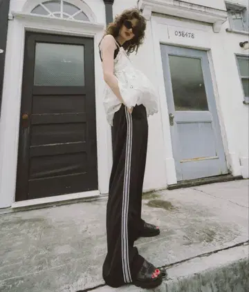 HANNE 사이드 라인 와이드 저리 팬츠 M 사이즈