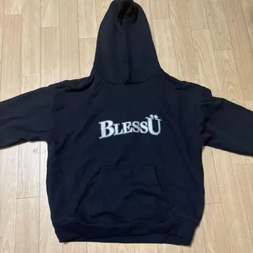 BLESS U 후드티 블랙