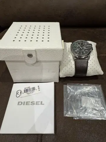 DIEZEL DZ1206 마스터 치프 가죽 아날로그 손목시계
