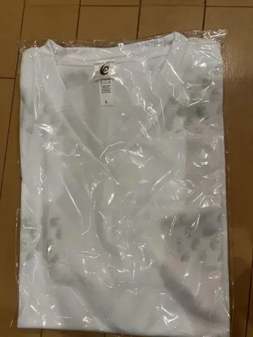 릴라이브 셔츠 V넥