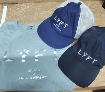 LYFT 티셔츠와 네이비 캡 2종 세트