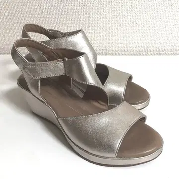 택 포함 미사용품 Clarks 샌들 샴페인 골드 실버
