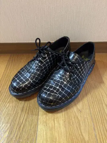 닥터마틴 3홀 악어무늬 UK7