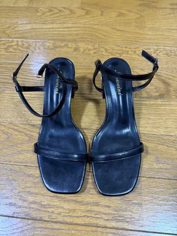 블랙 스트랩 샌들 23cm
