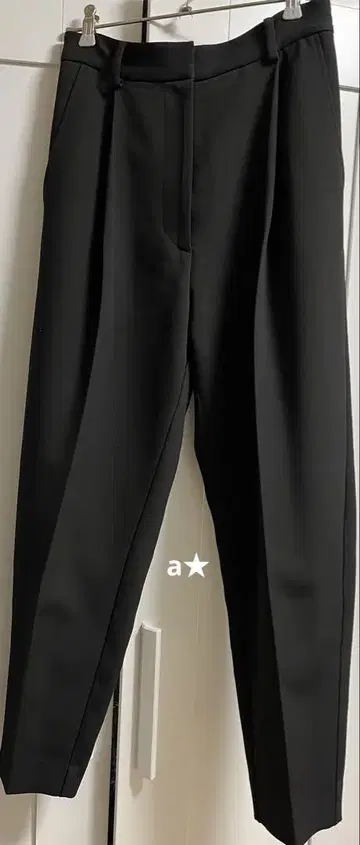 CLANE ROUNDED LINE TUCK PANTS