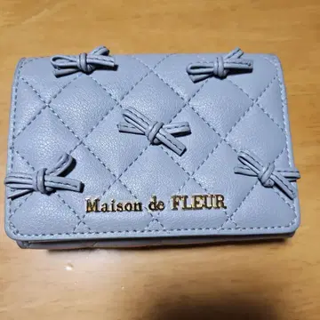 Maison de FLEUR 스카이블루 3단 폴더형 지갑