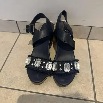 kate spade 네이비 샌들 크리스탈 장식