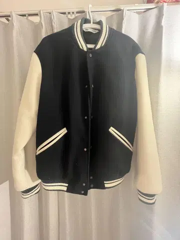 ZARA 바시티 자켓 M 블랙 화이트