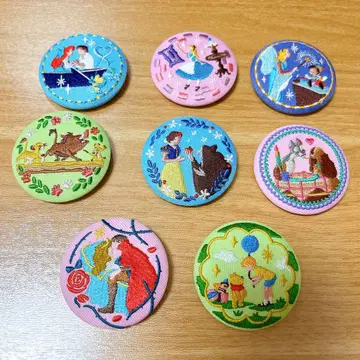 [ 미사용 새상품 ] Disney 자수 캔뱃지 8개 세트