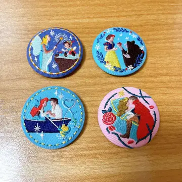 [ 미사용 새상품 ] Disney 자수 캔뱃지 4개 세트