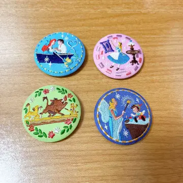 [ 미사용 새상품 ] Disney 자수 캔뱃지 4개 세트