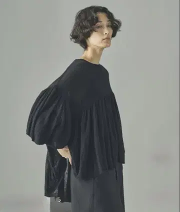 캘런솔로지 이번 시즌 완판 블랙 플러피 개더 니트 풀오버