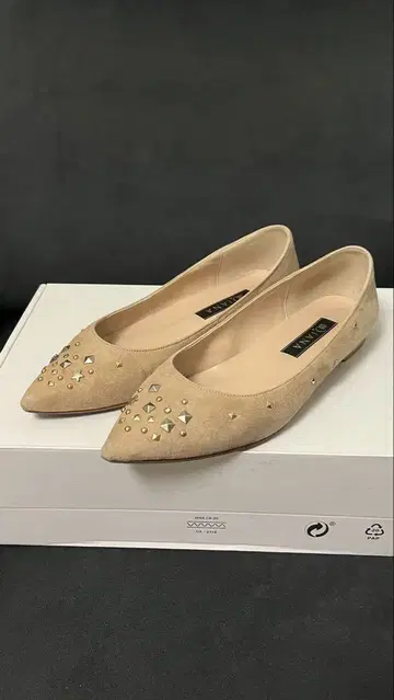다이애나 스터드 장식 플랫슈즈 24cm