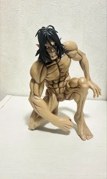 진격의 거인 엘렌 거인 피규어