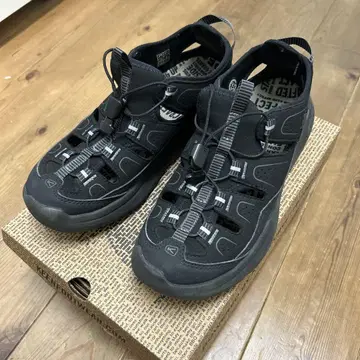 KEEN 블랙 샌들