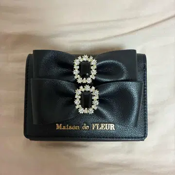 Maison de FLEUR 리본 3단 폴더형 지갑 블랙