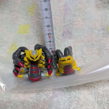 기라티나 피규어 2체 세트 높이 약 4cm 길이 약 7cm